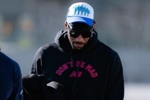 哈登随队出征！快船官方晒出球队登机照：出征东部✈️！